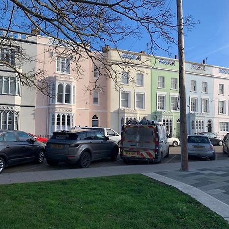 Grand 2 Bed Georgian Apartment At Florence House With King Bed, In The Heart Of Herne Bay & 300M From Beach מראה חיצוני תמונה