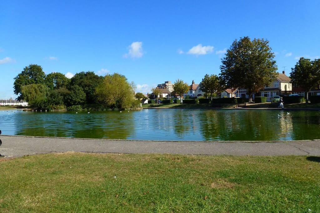 Grand 2 Bed Georgian Apartment At Florence House With King Bed, In The Heart Of Herne Bay & 300M From Beach מראה חיצוני תמונה